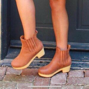 Frye Odessa Tan Ankle clog boots  nubuck leather size 6